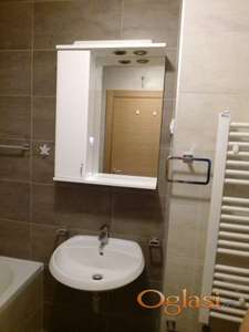 Izdajem stan u centru Novog Sada